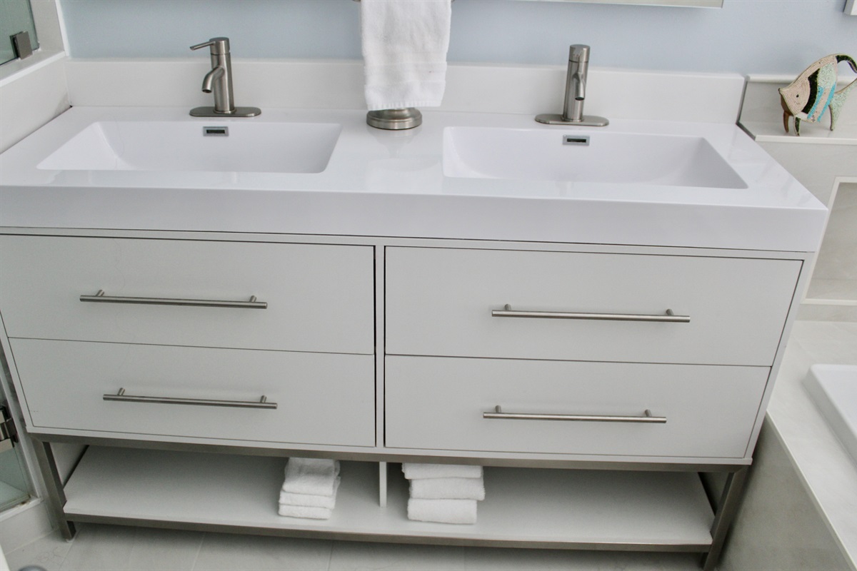 Ensuite Primary Vanity Area 
