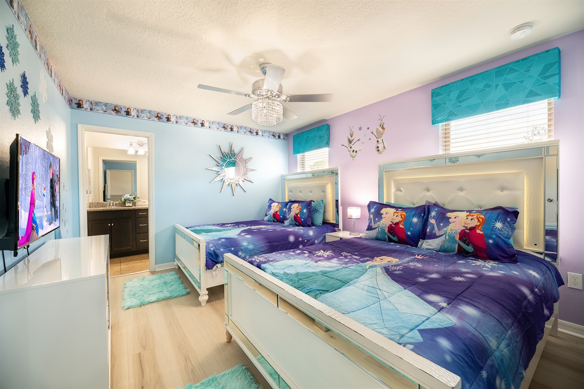 Bedroom 6 - Frozen - 2 Queen Beds