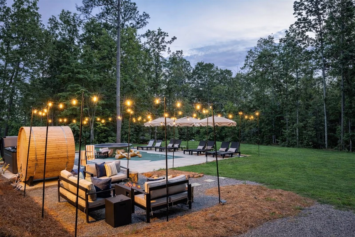 The ultimate wellness retreat, where sauna sessions, hot tub soaks, and sunlit dips in the cowboy pool create a rhythm of pure relaxation.
