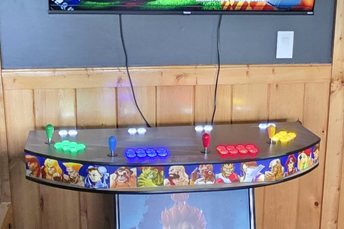4-player arcade system with thousands of arcade games!  Pick your favorite or enjoy a two-player shooter classic.