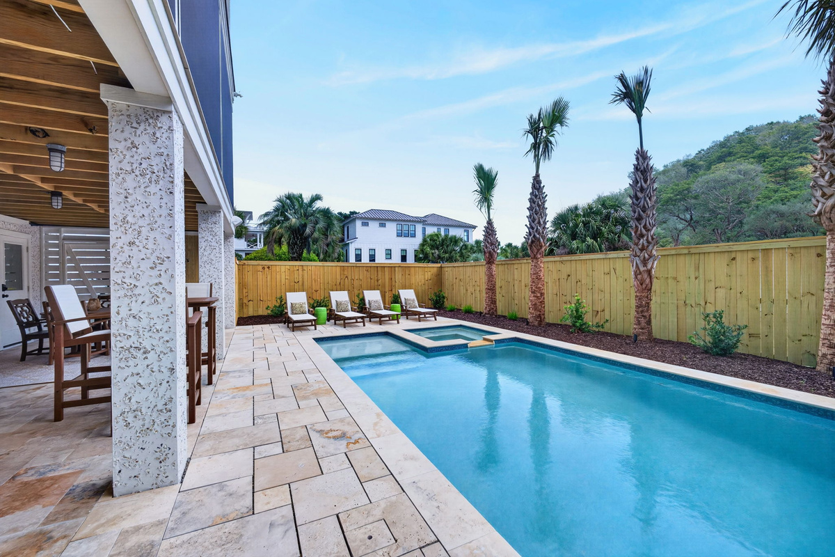 Private Pool | Tahanan Palms | 3 38th Ave | IOP Escapes