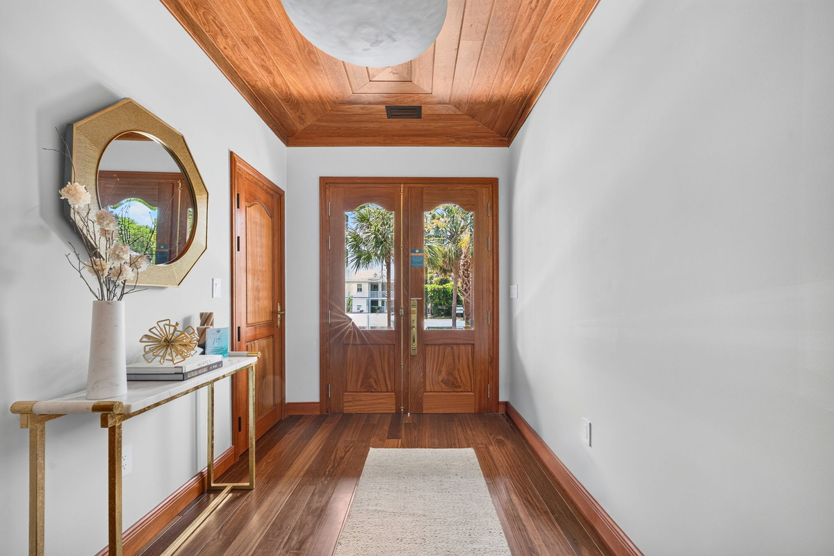 Front Door | Rosewood Retreat | 2605 Palm Blvd, Isle of Palms, SC | IOP Escapes
