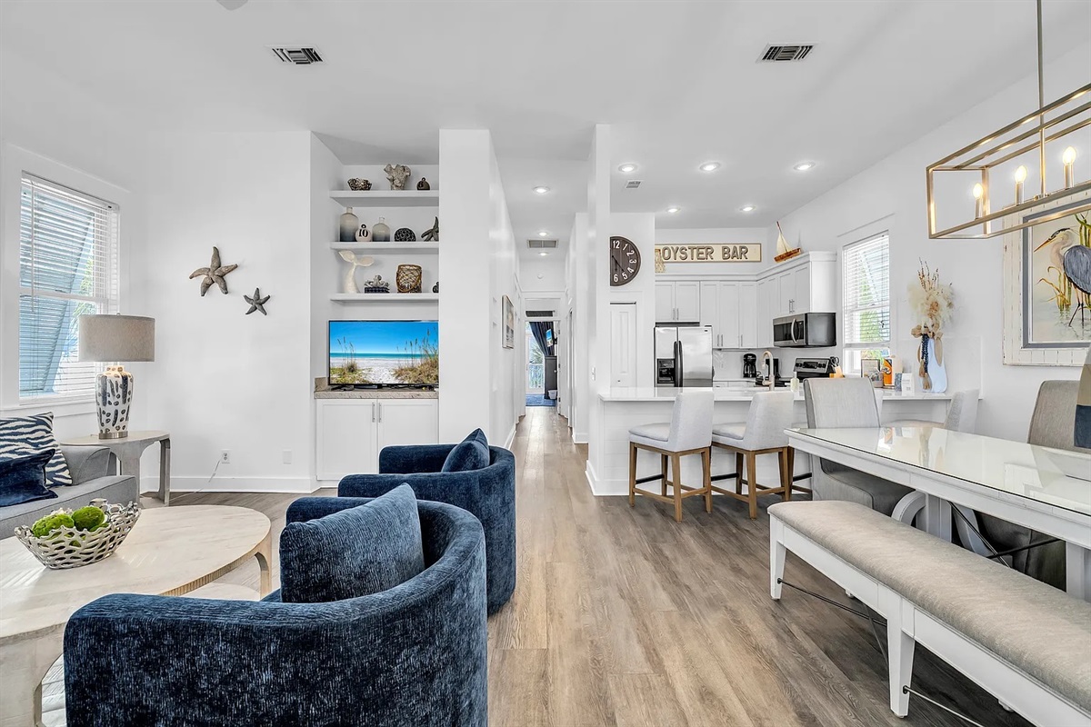 Living/dining area