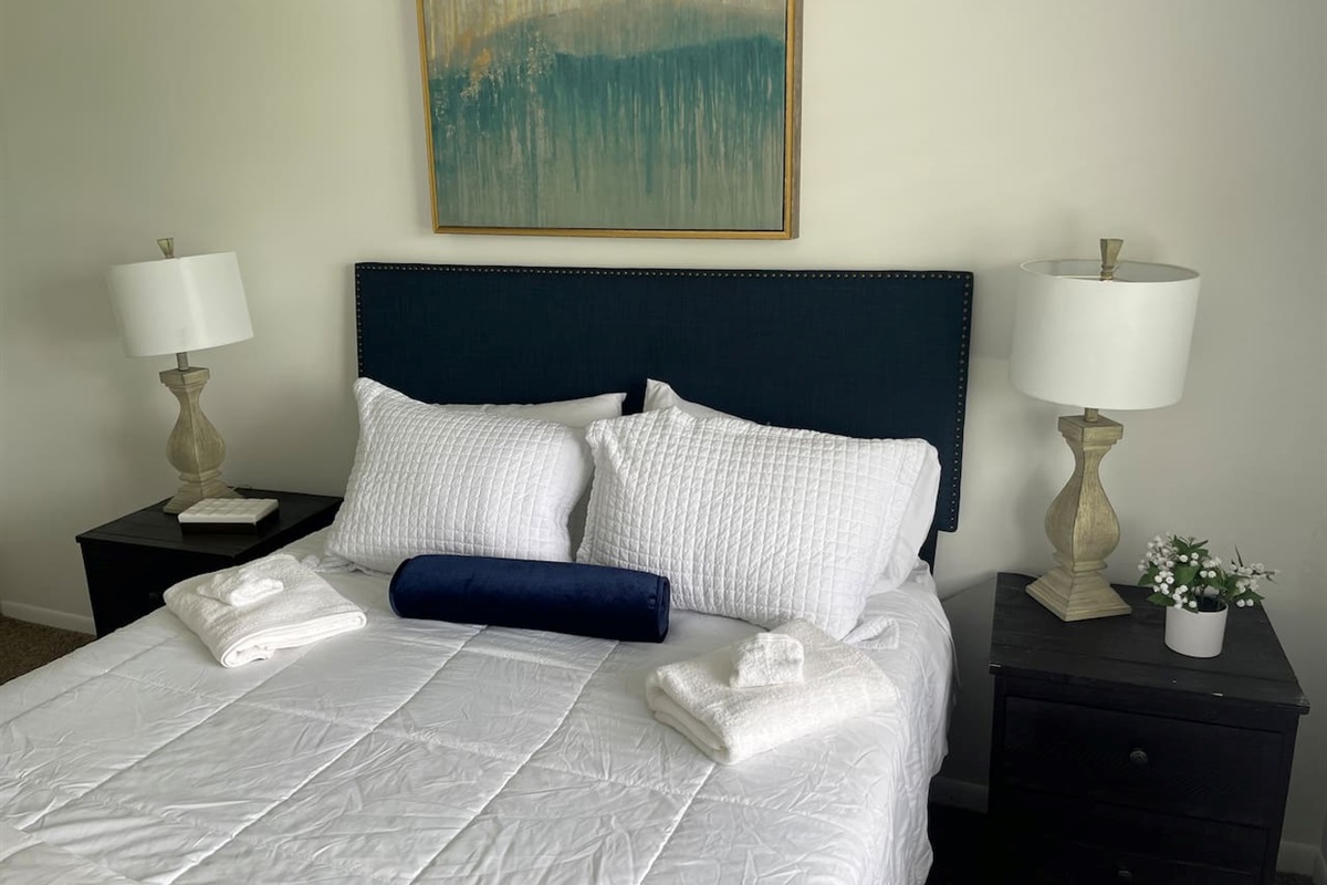 Queen Size bedroom 1