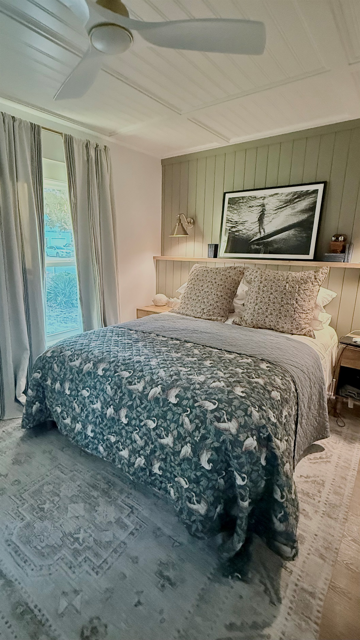 Queen bed 