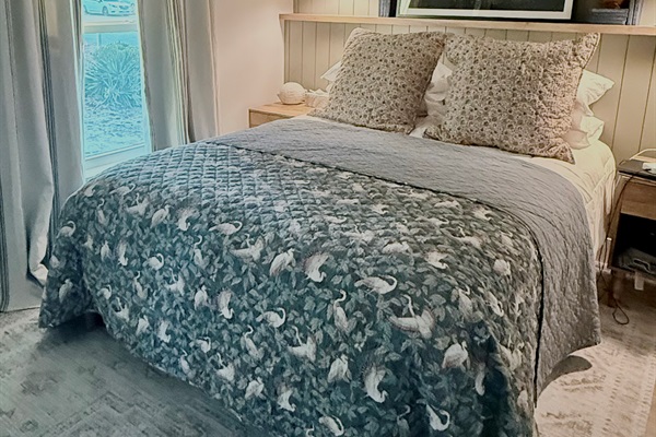 Queen bed 