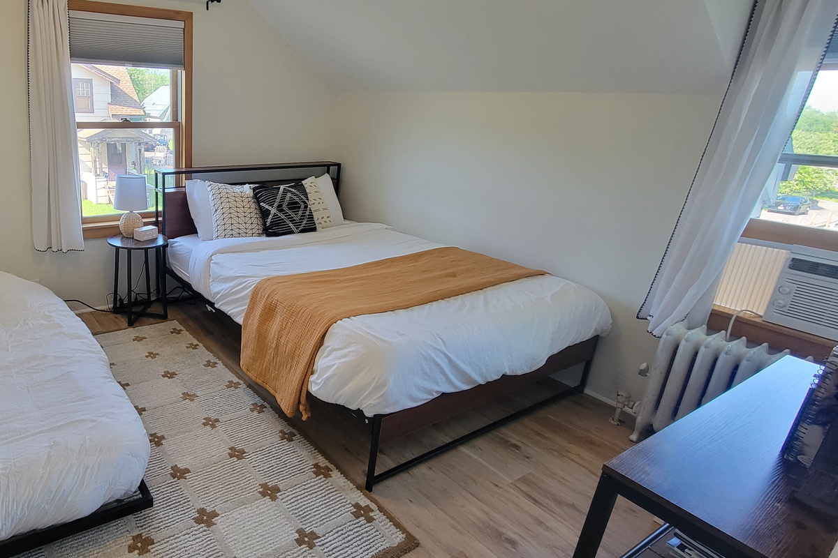 Second bedroom with optional twin trundle setup