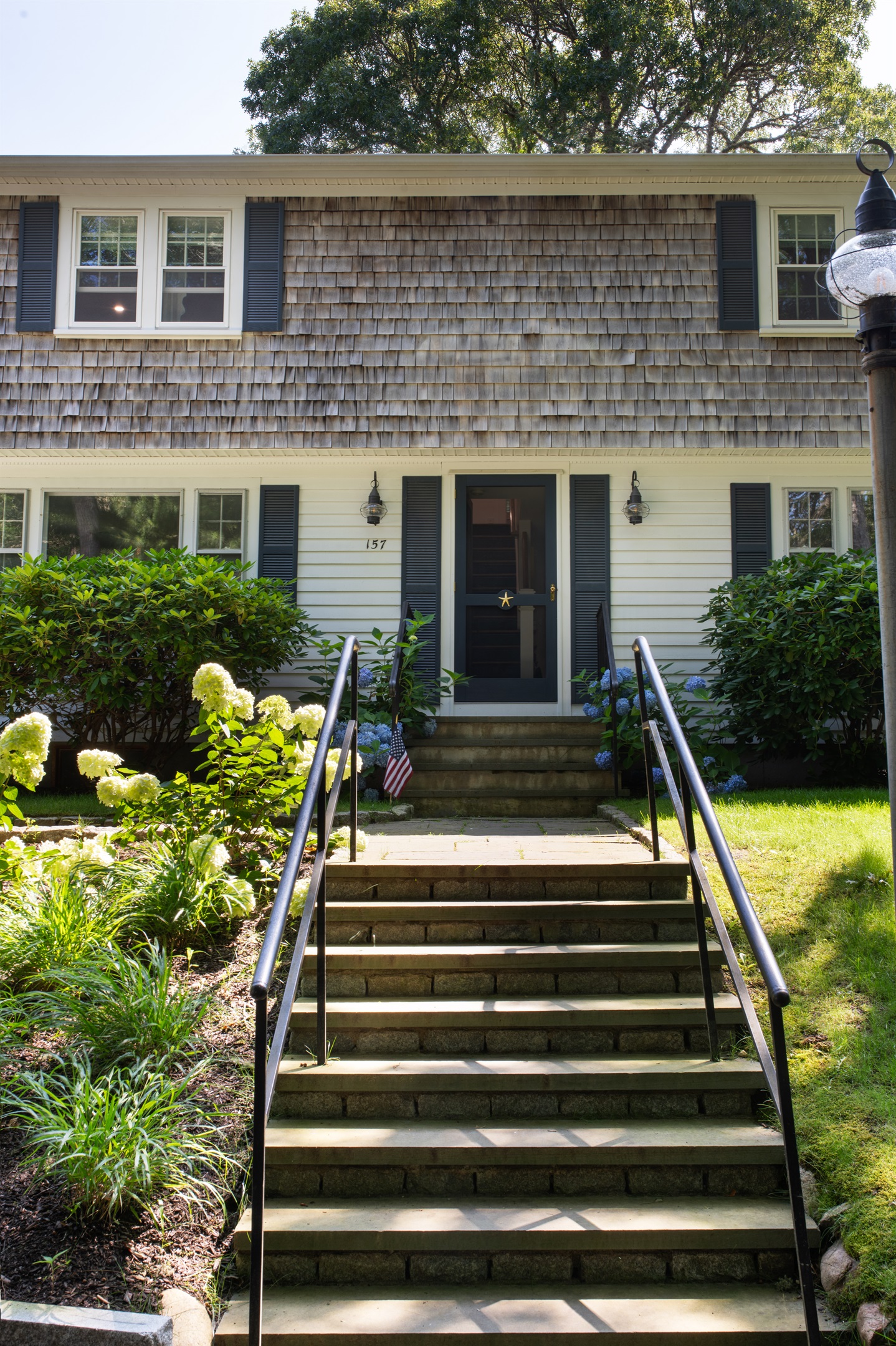 Step inside Poppy and start your memorable stay.