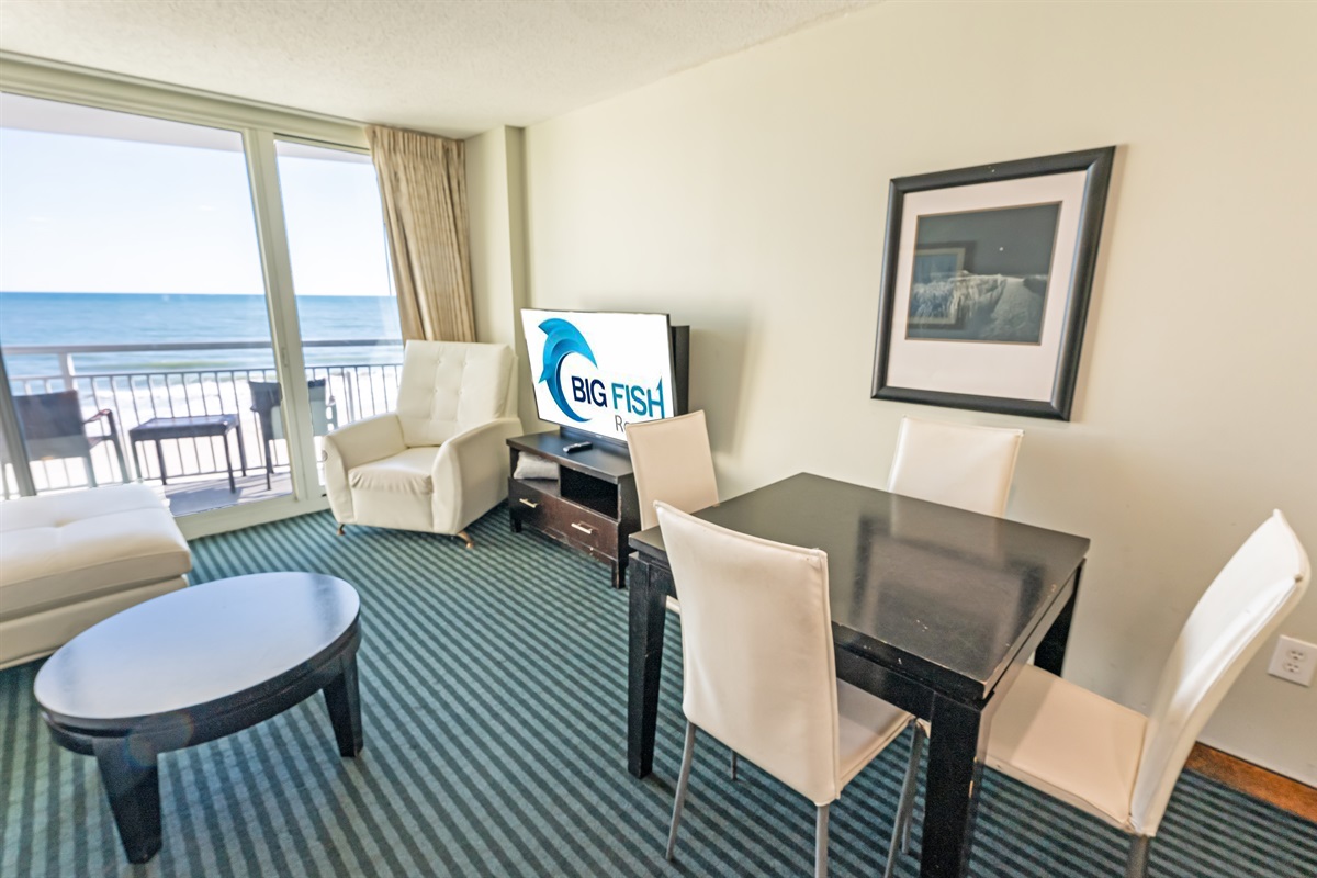 Living Room with Stunning Views🌊☀️