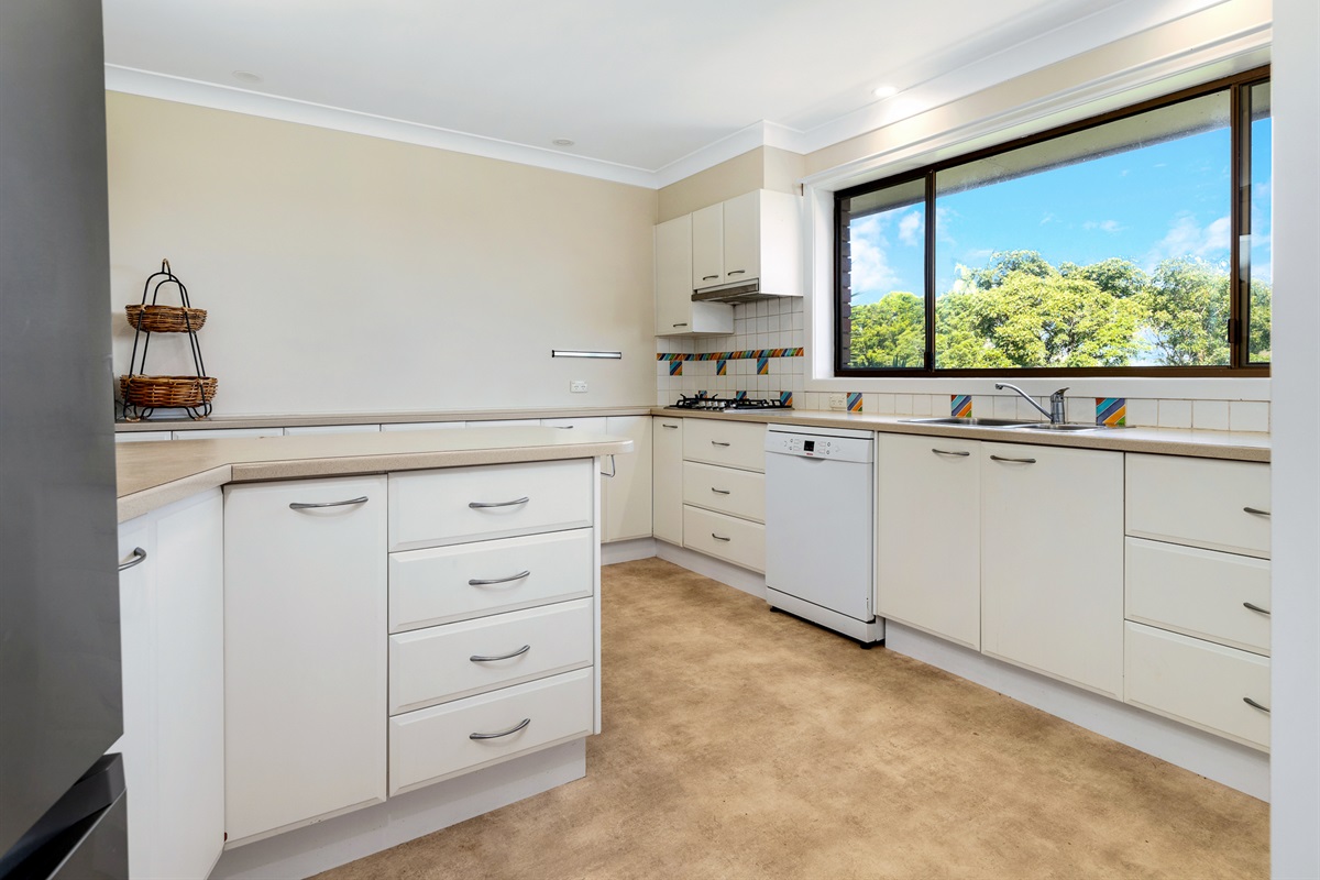 This kitchen setup gives Bertie’s 3 beaches the kind of practical equipment guests notice, from everyday appliances to proper cooking utensils.