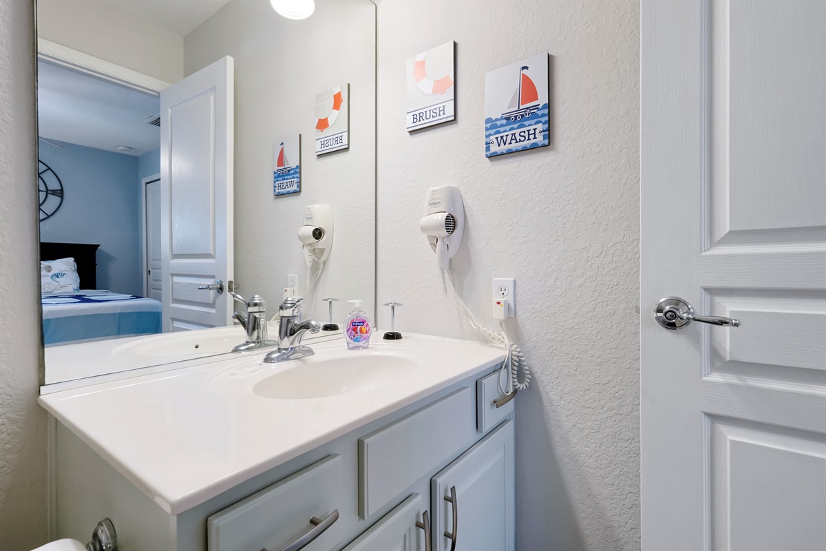 Main Floor full bath with tub
