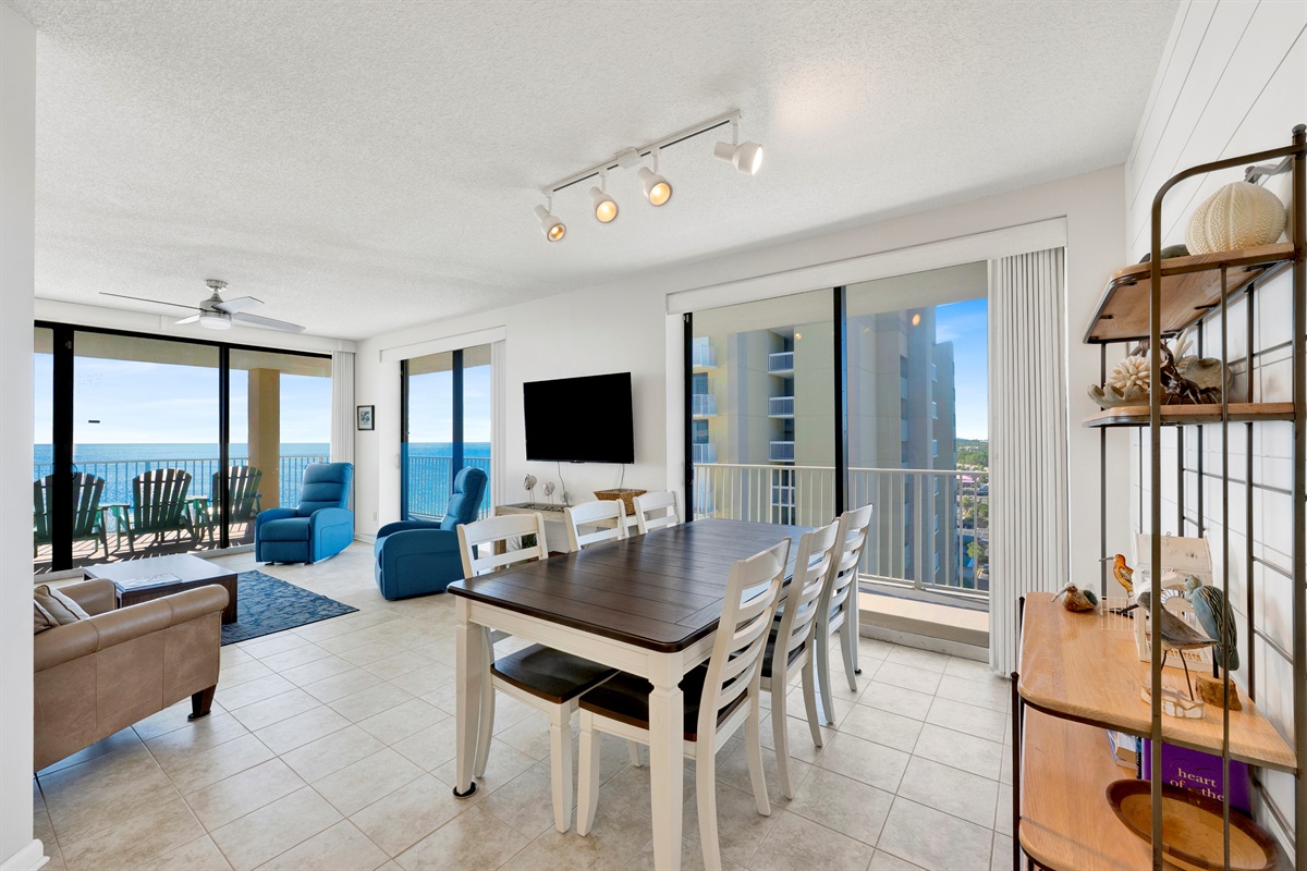 LIVING ROOM / DINING ROOM