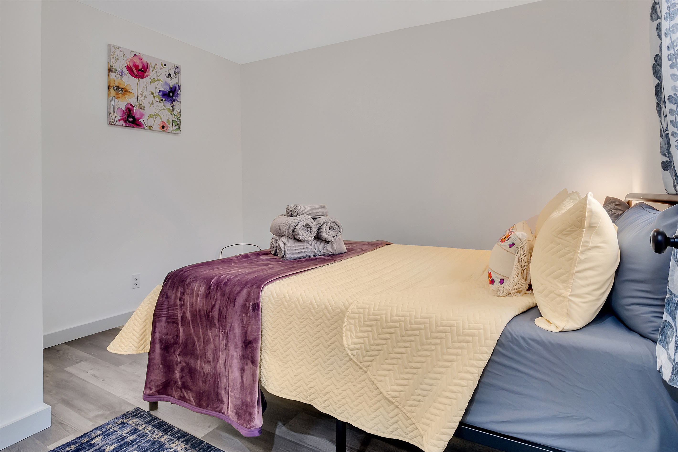 Bedroom without en suite bathroom