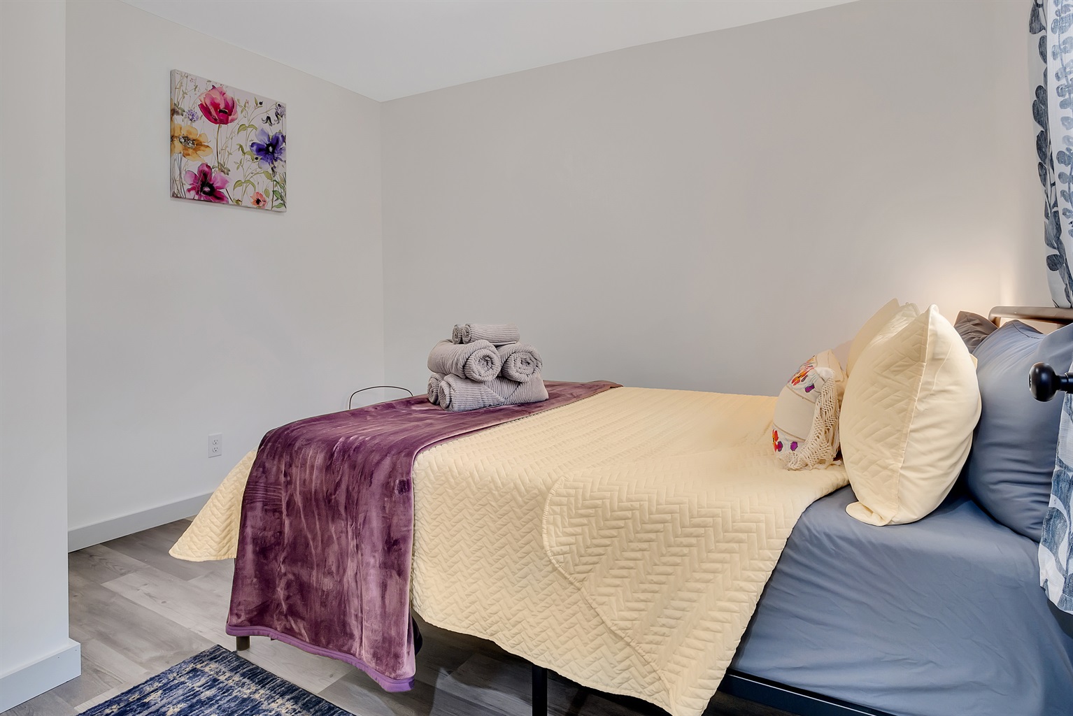 Bedroom without en suite bathroom