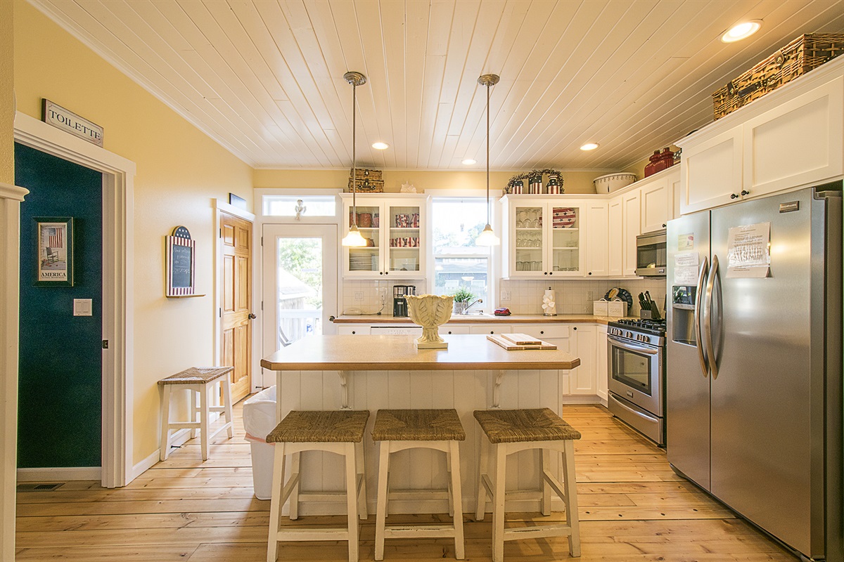 Cook with ease on stainless steel appliances, then take the fun outside to the grilling deck.