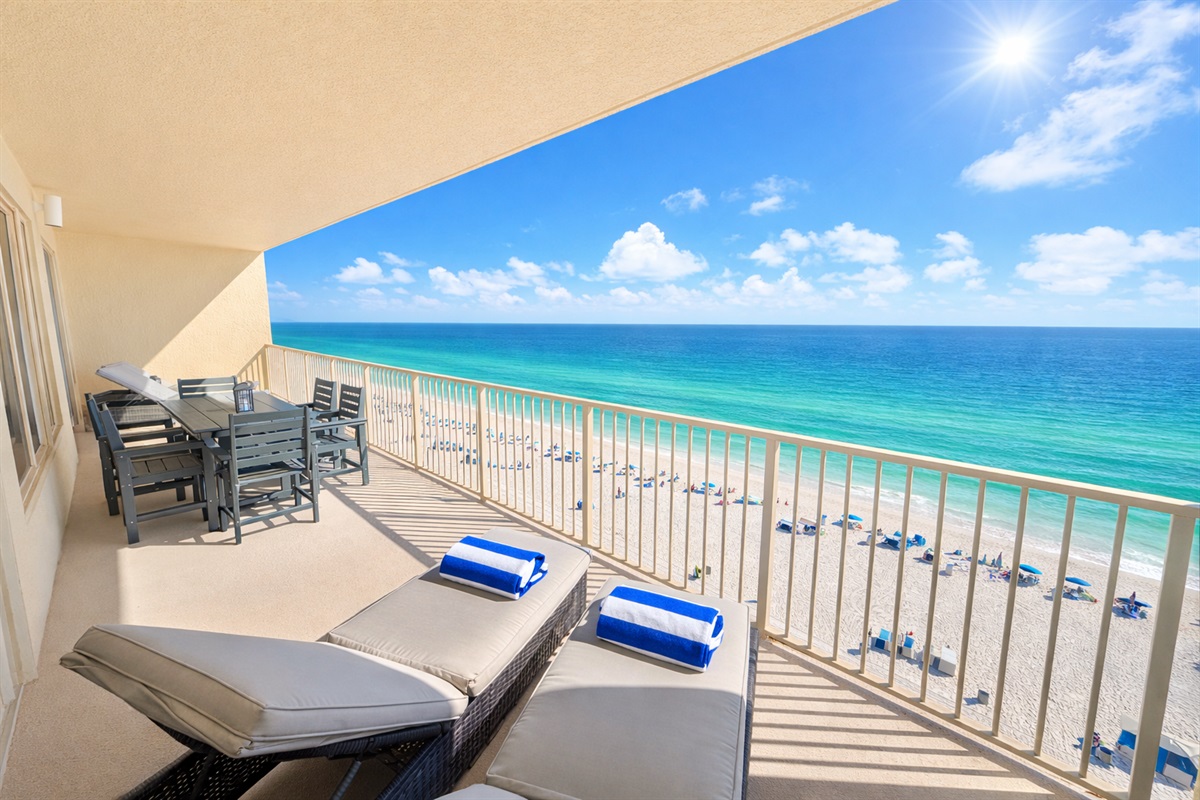 LARGE private balcony overlooking the ocean!