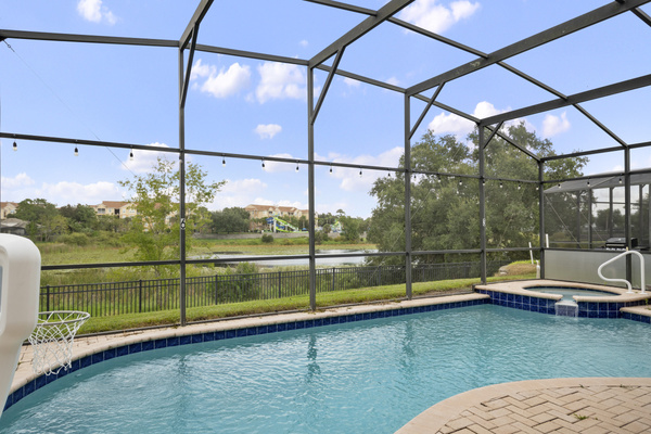 Heated Pool/Spa (Heating is FREE!)