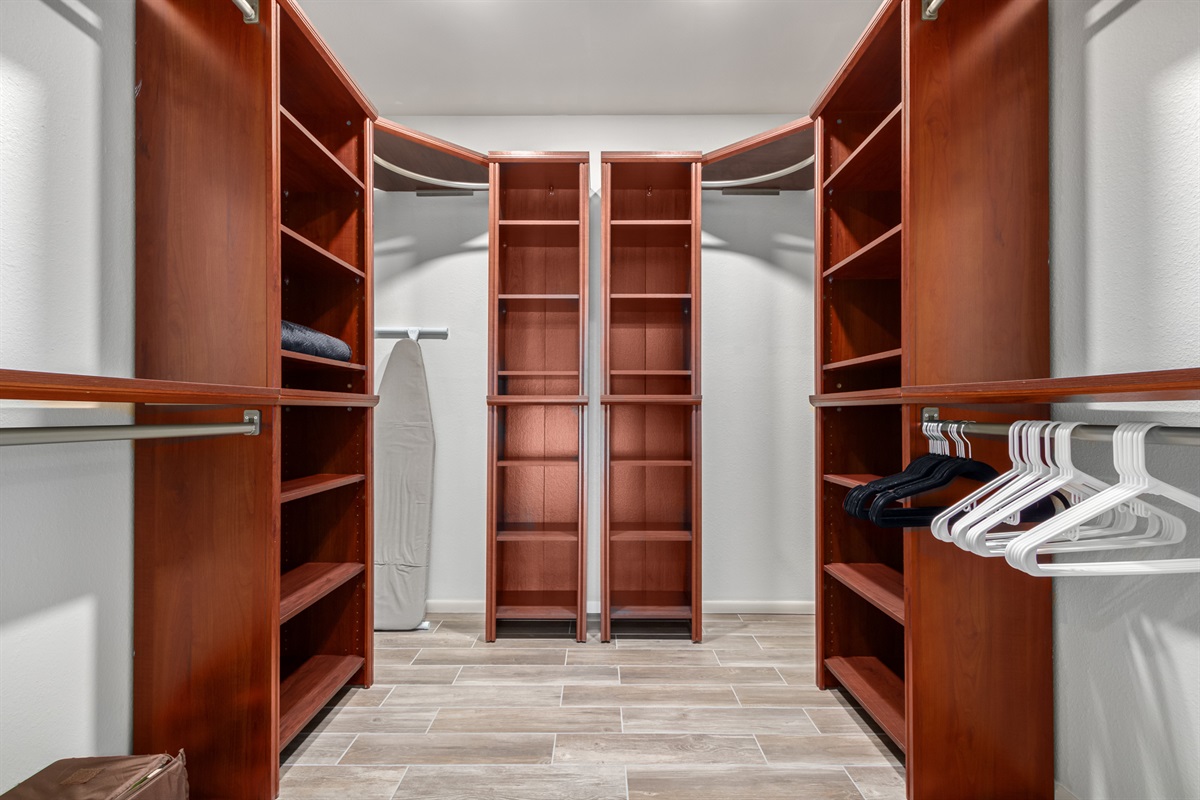 primary bedroom walk in closet