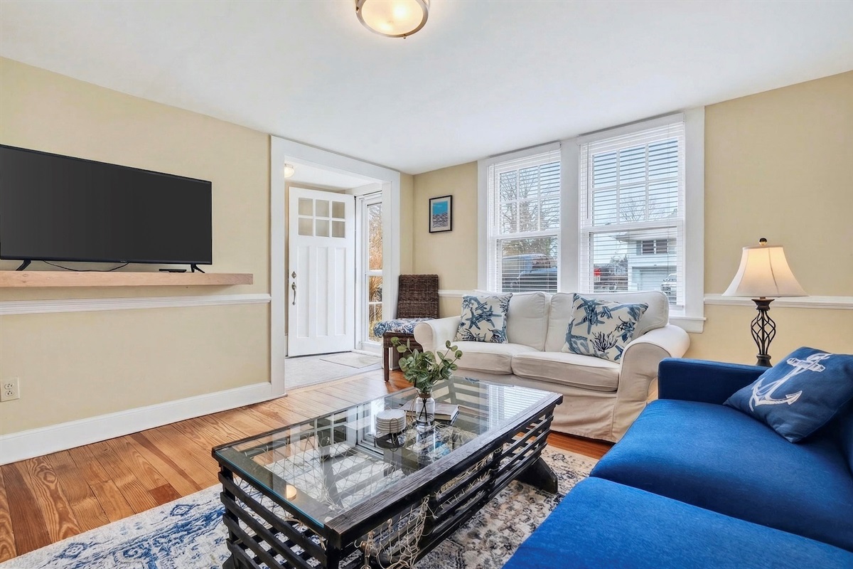 Circular downstairs floor plan with natural light throughout 