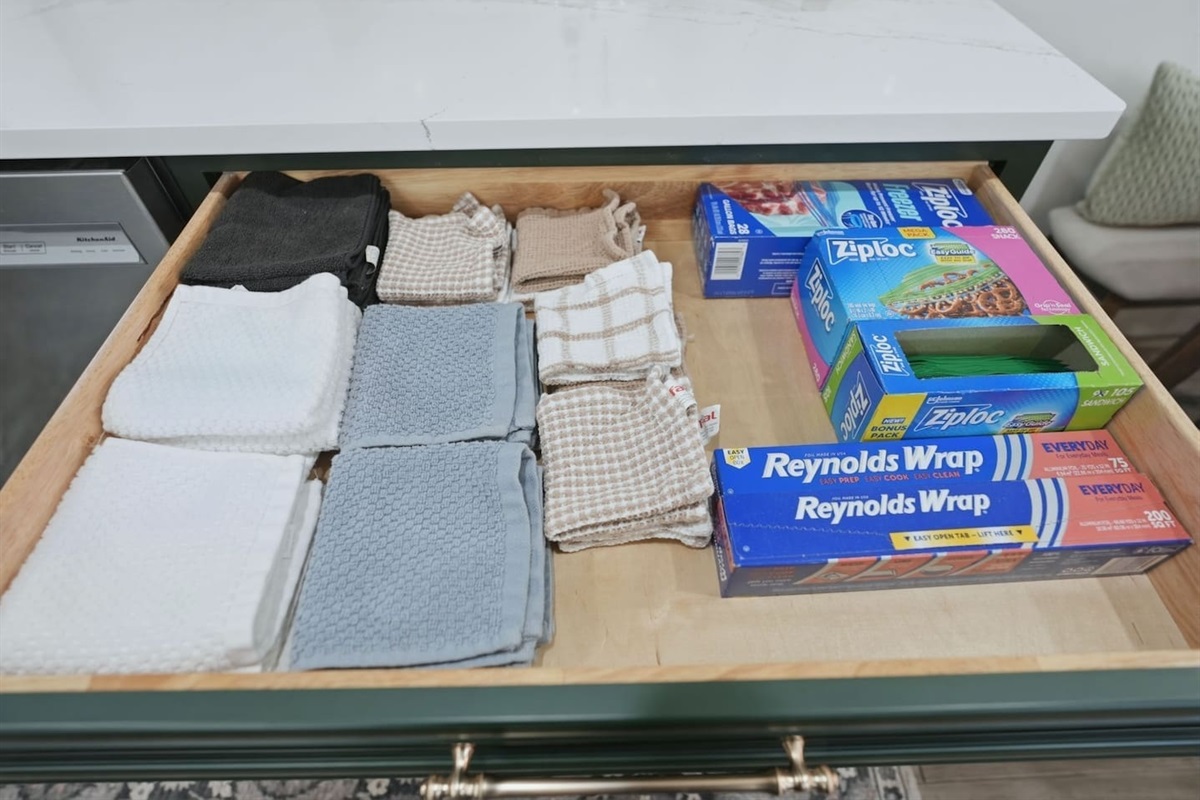 Convenient kitchen drawer with dish towels, cleaning cloths, foil, and storage bags to help keep your space tidy during your stay.