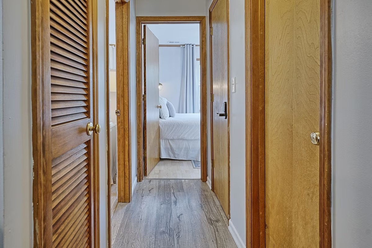 25 21st Avenue | Seas the Day | Hall | IOP Escapes