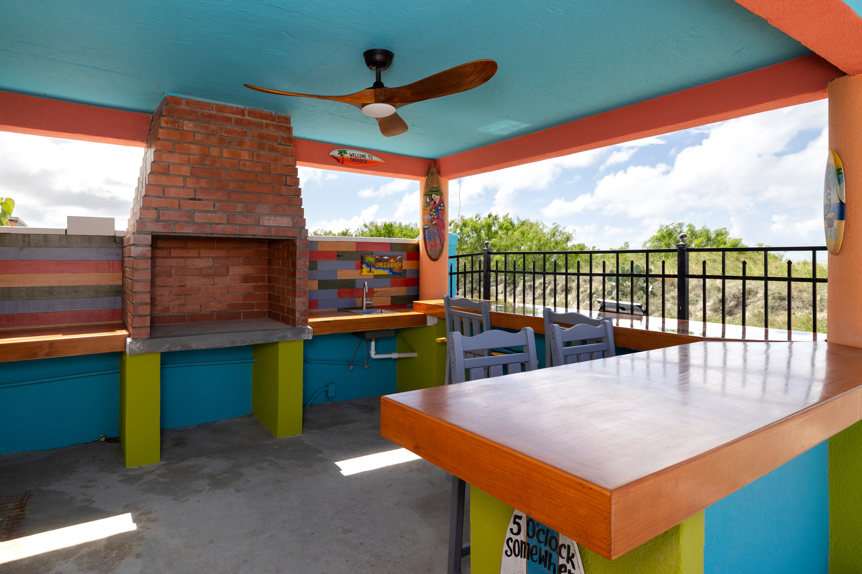 Pool bar / Grilling area / Bar stools