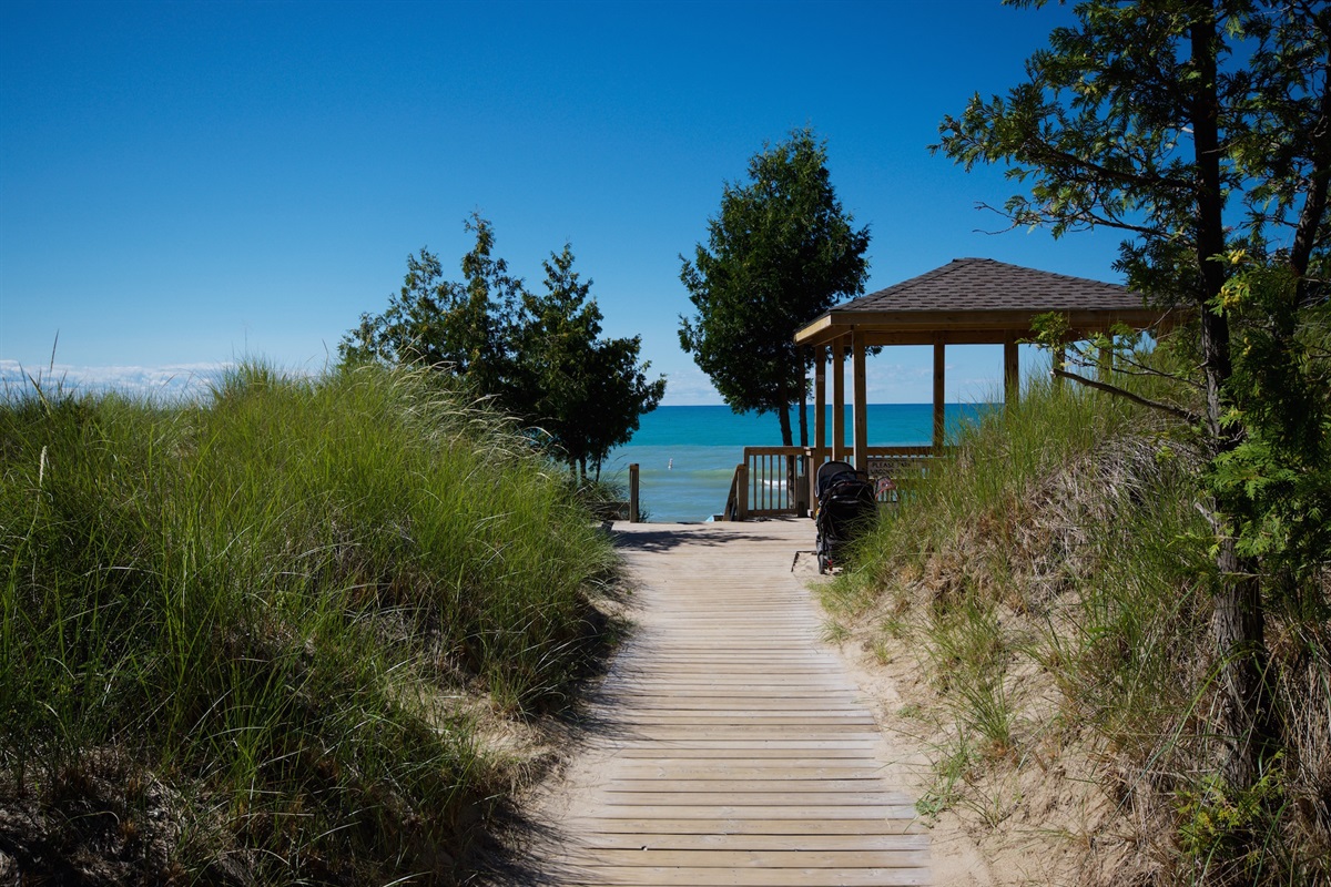 748ad429bc864e0ea9ca60f089834555 Large