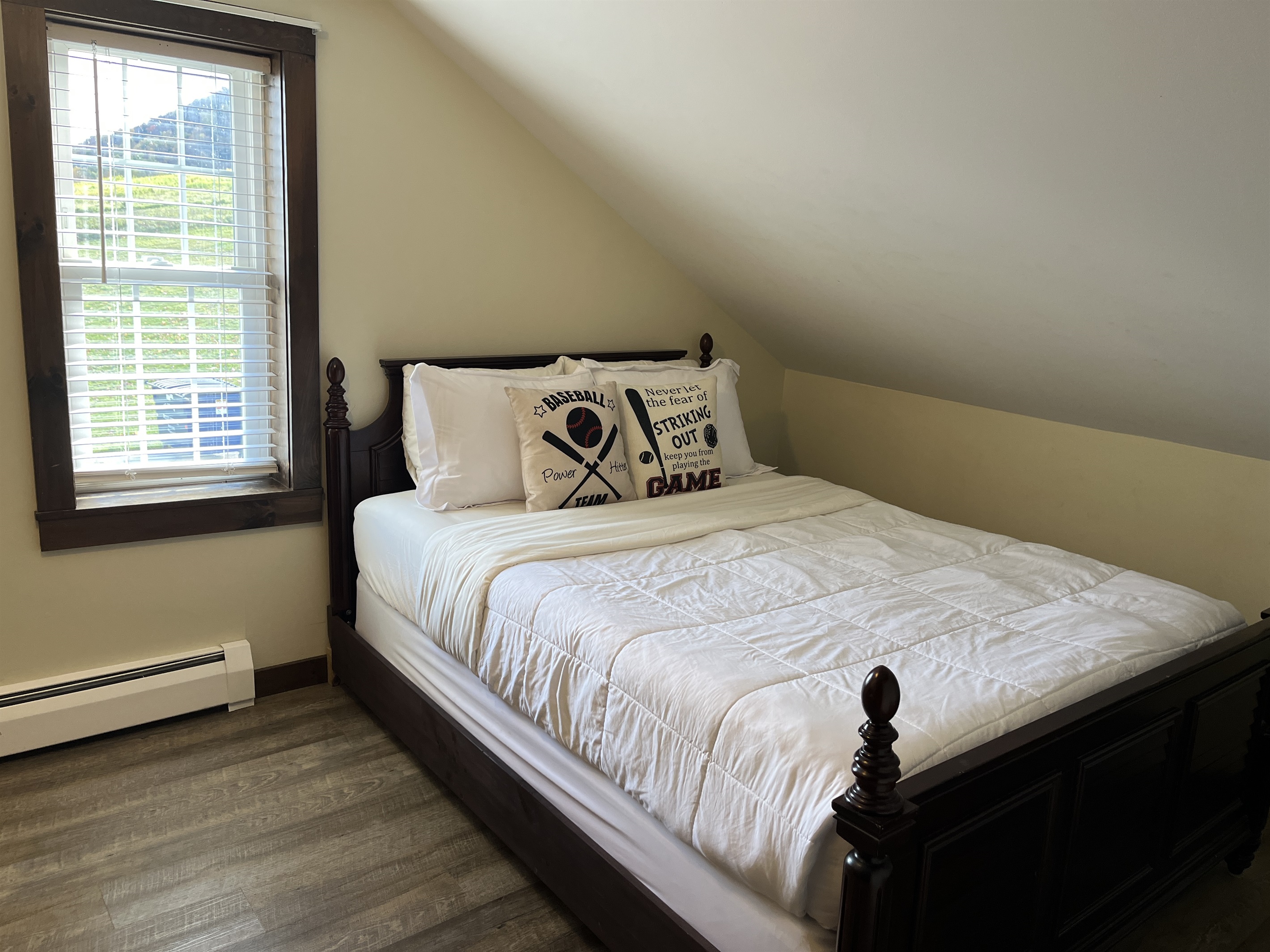 Roundtripper 2nd floor Queen bedroom #2 with smart TV