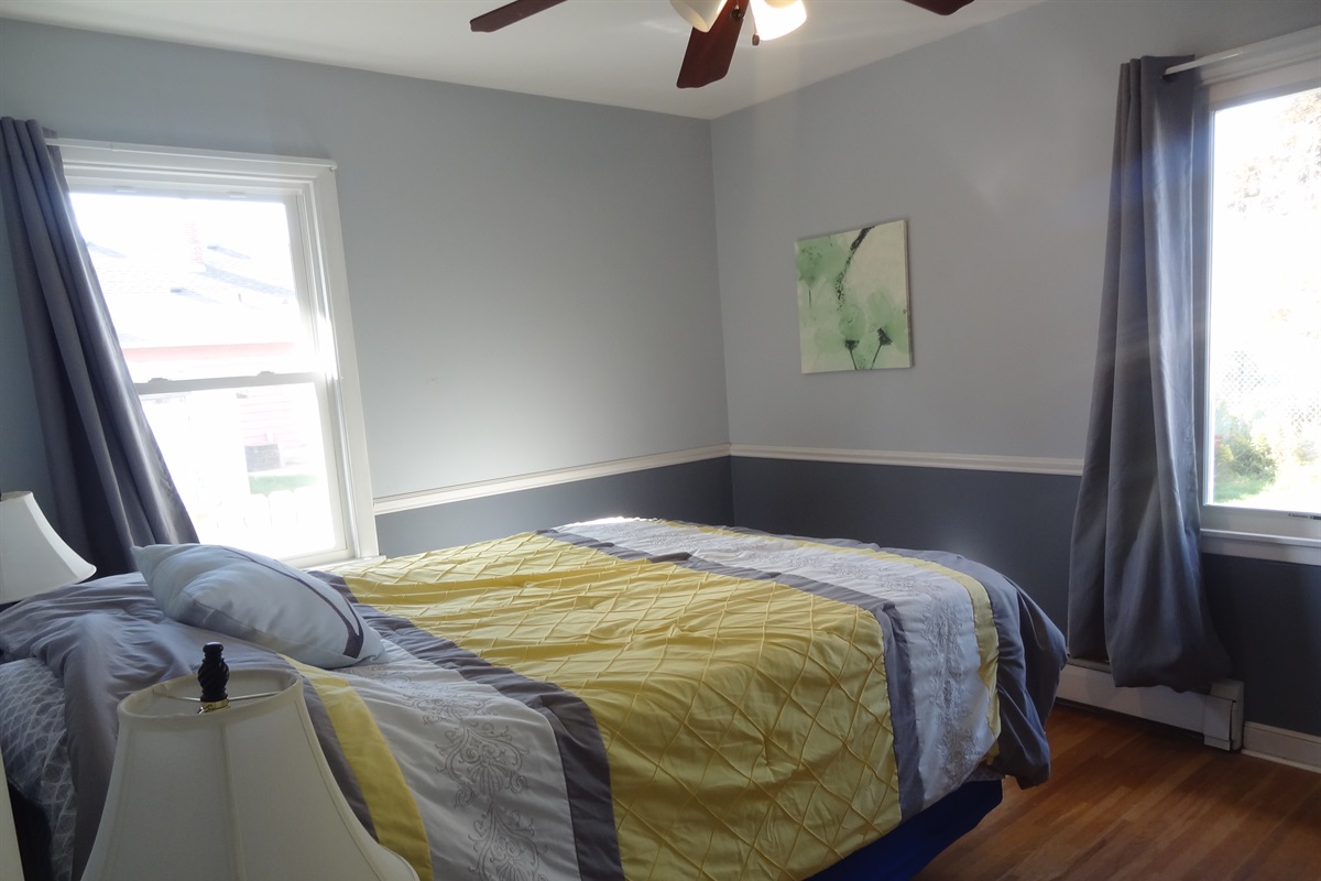 Bedroom 3 with queen bed