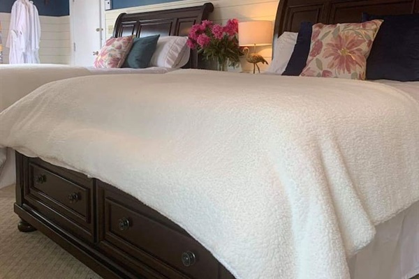 2 Queen Bedroom
