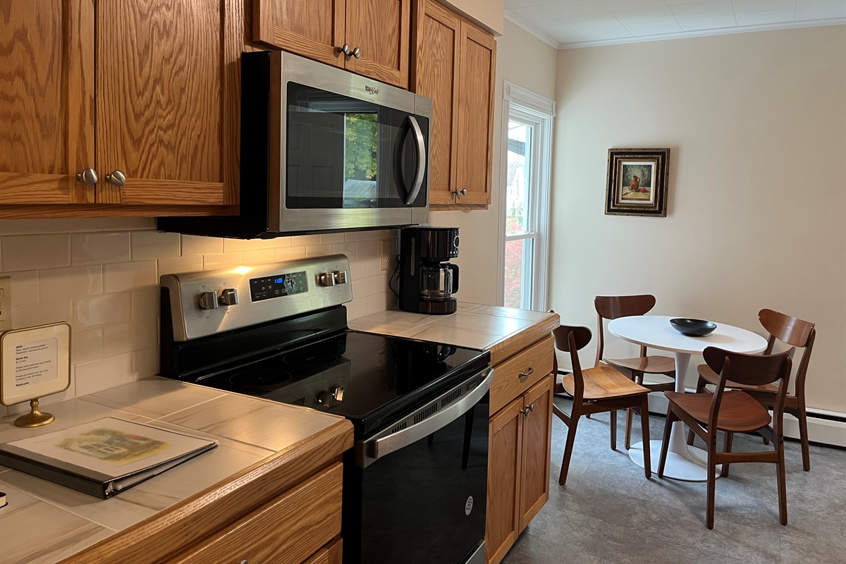 Eat-in Kitchen