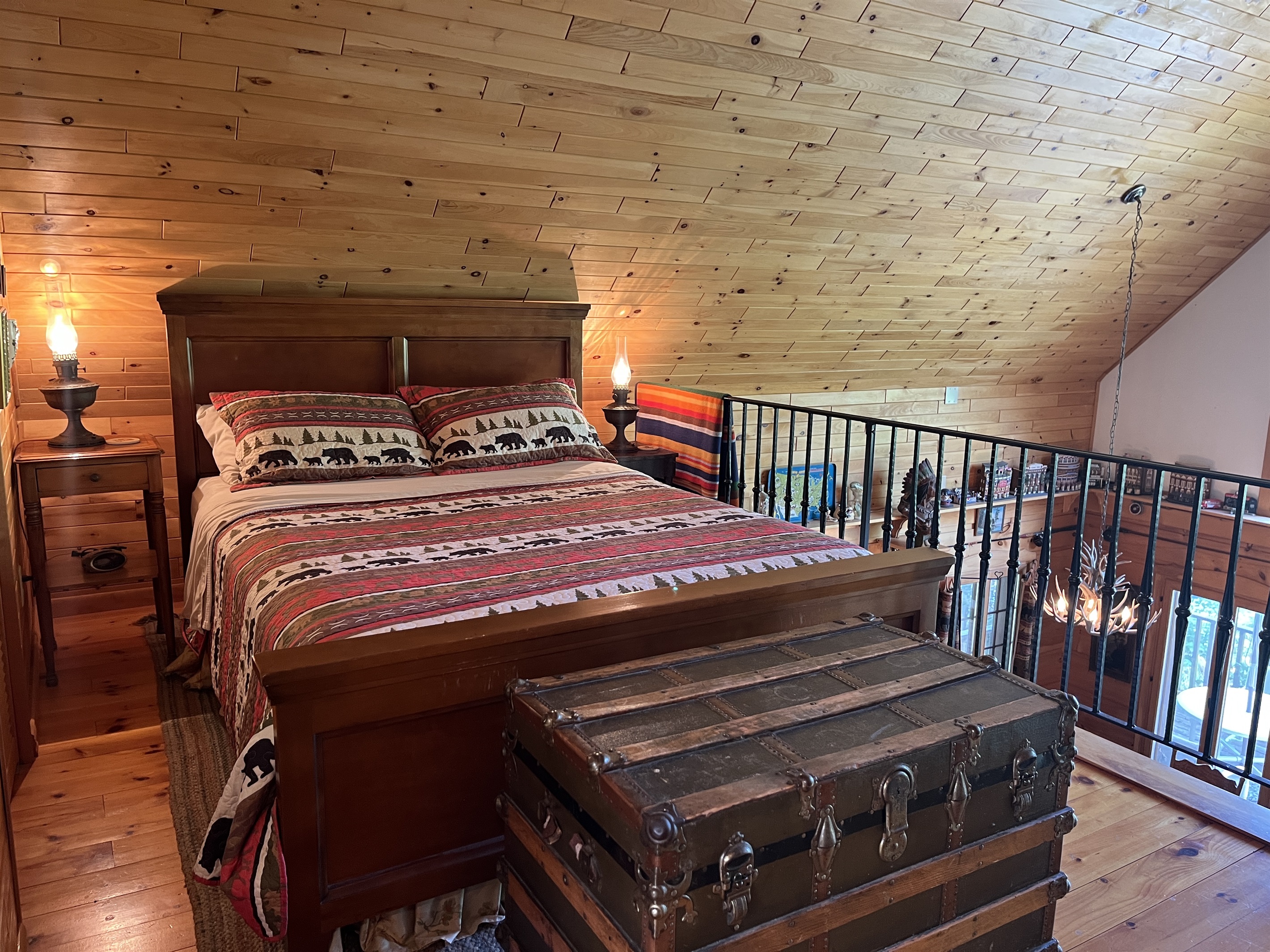 Queen bed in sleeping loft
