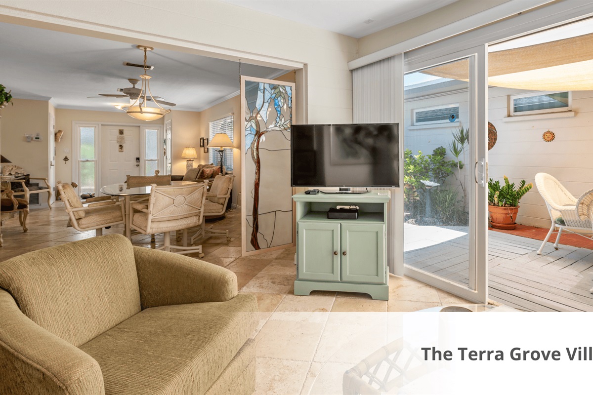 Den off of Kitchen w/outdoor Patio access