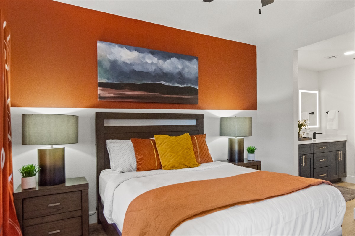 🌅 Wake up feeling rejuvenated to this queen-sized bed and ready for another amazing day.