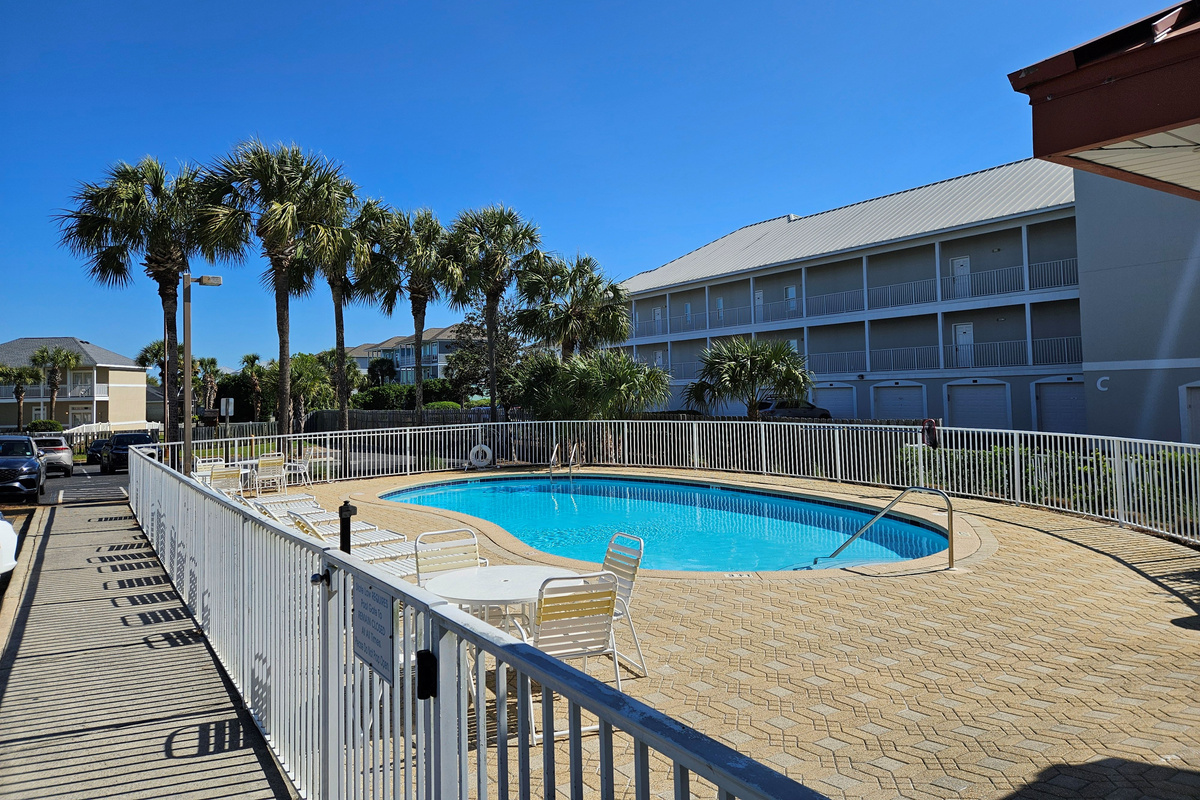 Community pool