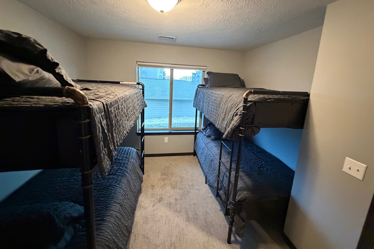 2 sets of twin/twin bunk beds in downstairs guest room