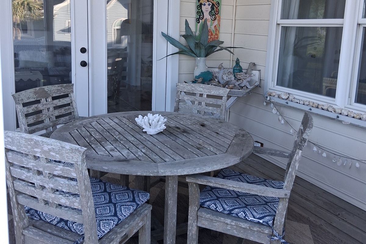 Al Fresco Dining Room (Seats 4)