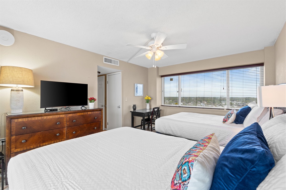 Bedroom 3 with 2 Queen Beds