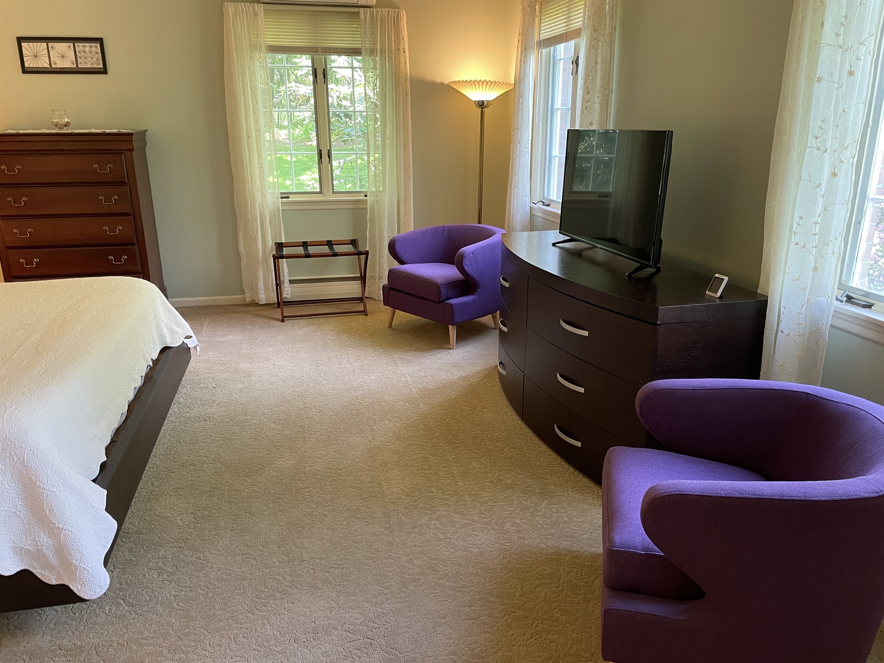 1st floor King w/ ensuite