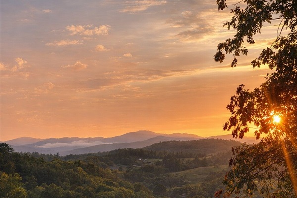 Opening March 2026 ✨
Misty mornings over rolling farmland.
Golden sunsets across the Blue Ridge.
Summit House is coming — and pre-launch stays are now available.