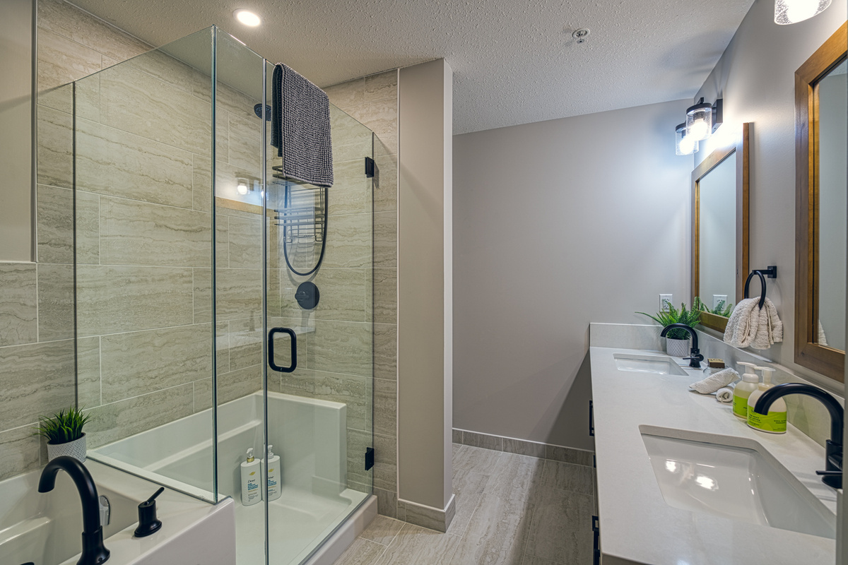 Recently renovated master ensuite! A refreshing new look.