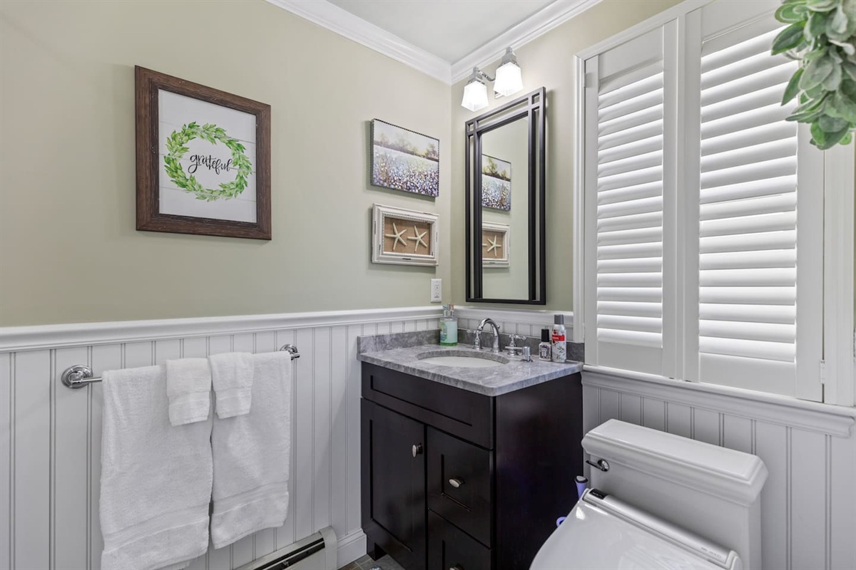 Downstairs bedroom full bath