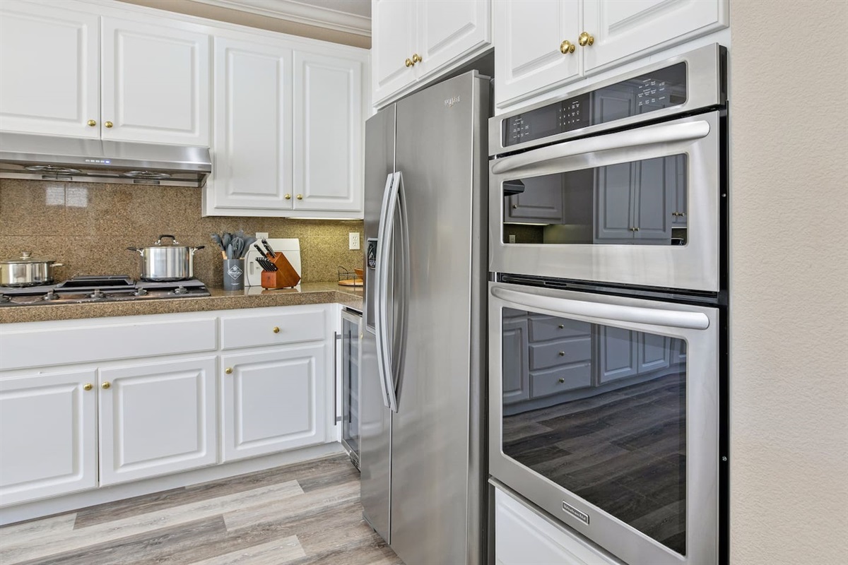 Kitchen refrigerator, Microwave and Oven