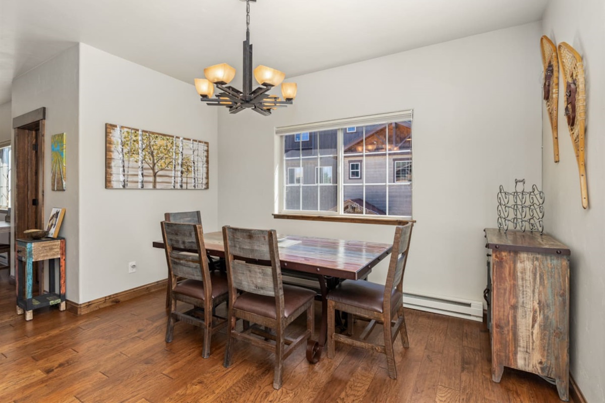 Main Level -- Dining Area for 6