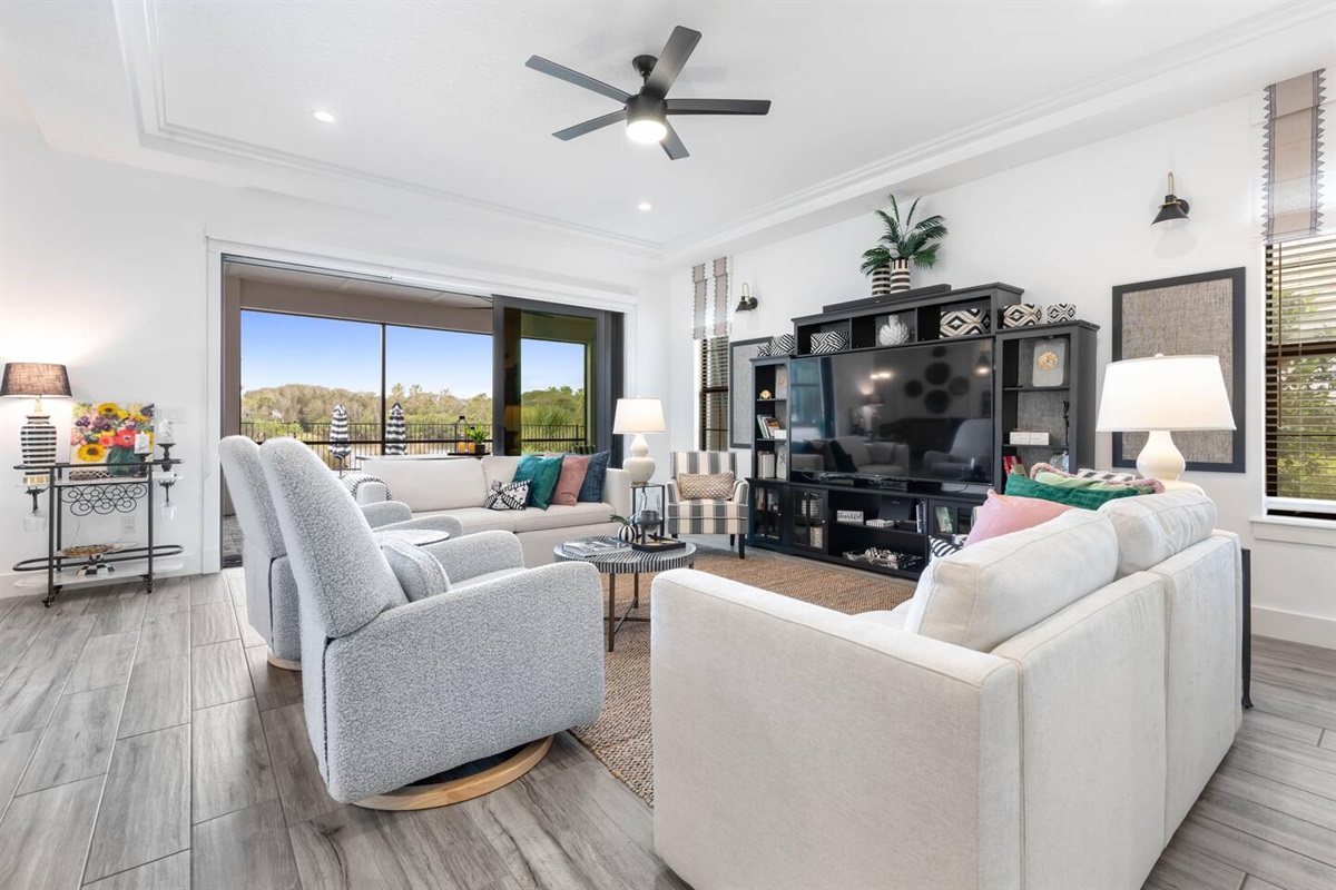 Living room hangout heaven 📺🛋️
Bright, airy, and built for together time—stretch out on the comfy seating, put on a movie, and open the doors to let in those beautiful coastal breezes.