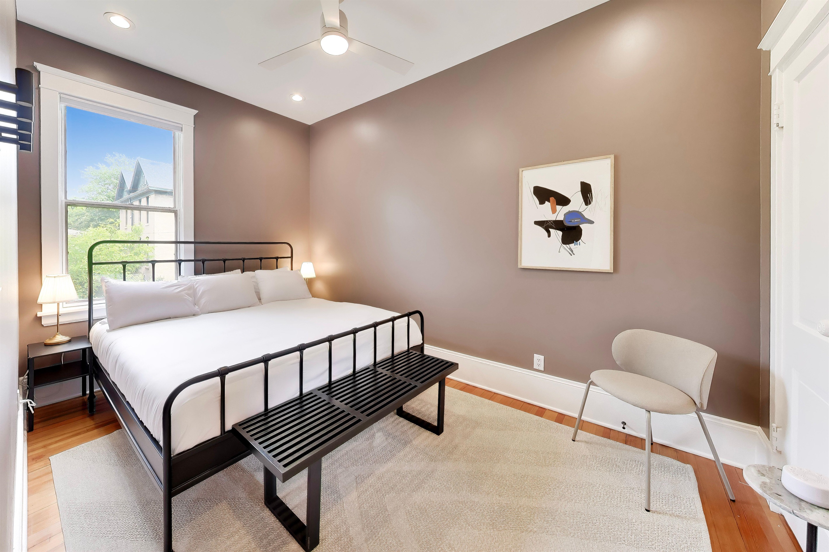 Bedroom 2: King Casper Mattress