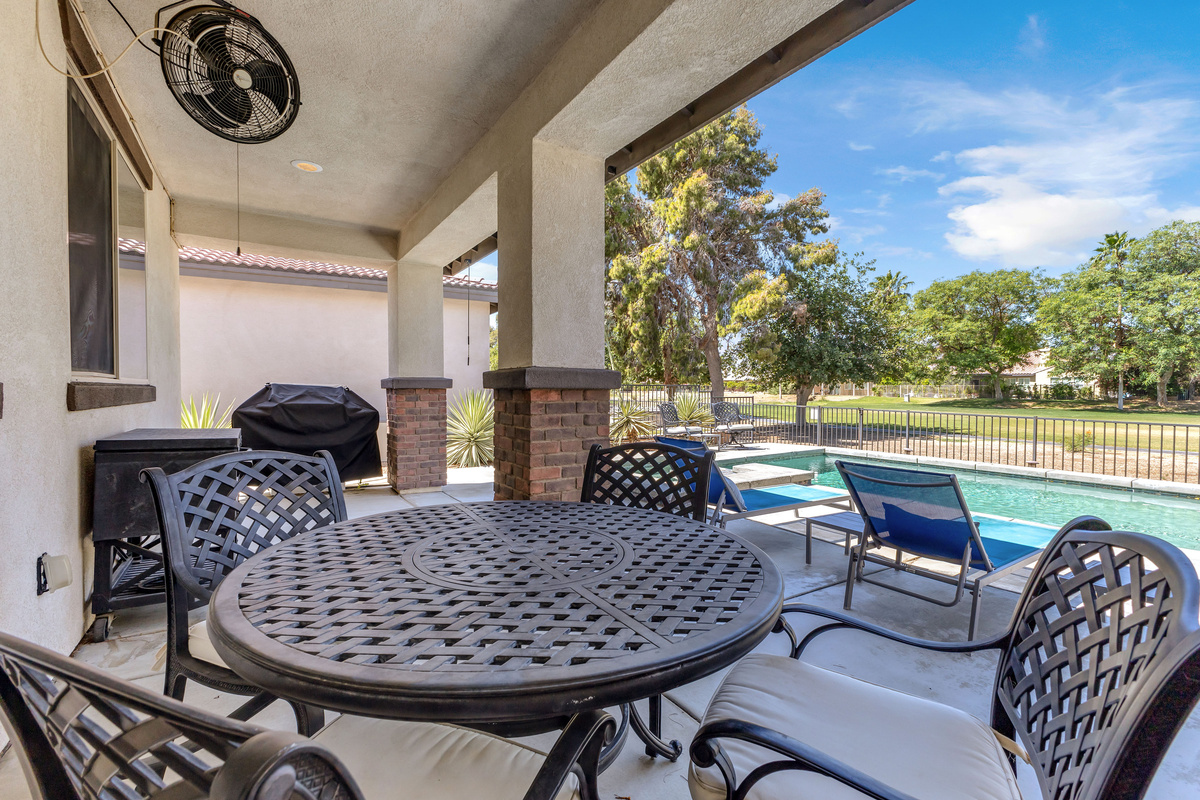 Outdoor dining area  w/ built in grill