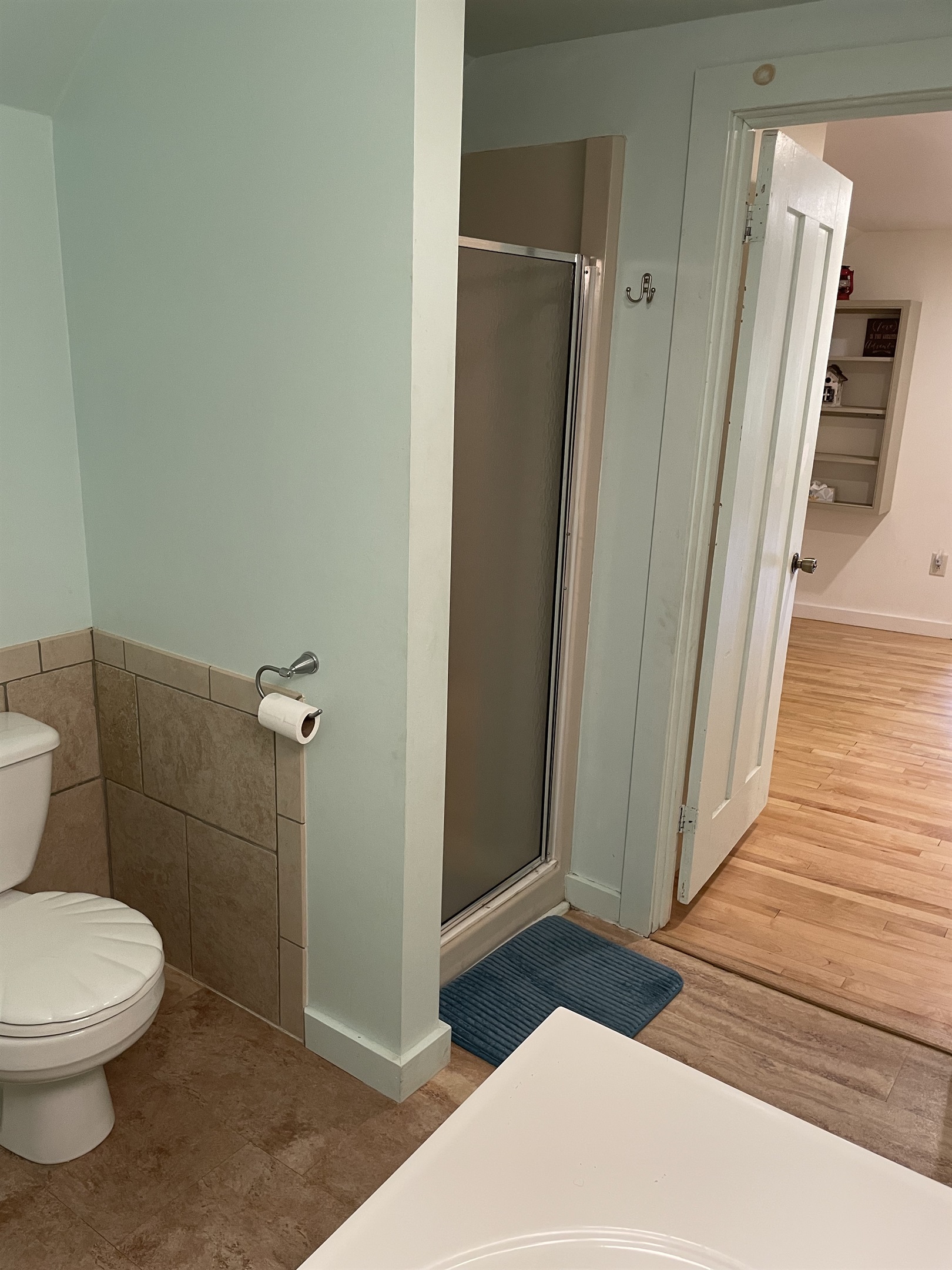 2nd floor bath with shower