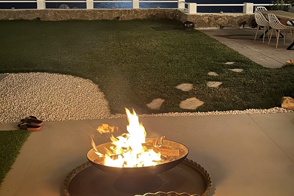 Embark on a romantic night at Casa Folimanka with a private fire pit. Revel in the glow of the moon reflected in the sea, creating an enchanting atmosphere. Your intimate haven for starlit moments and shared warmth.