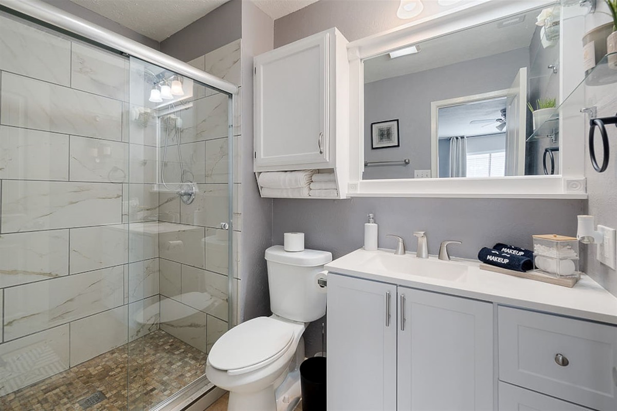 Enjoy the full, private master bathroom, equipped with fresh towels, makeup cloths, shower gel, and Terra Pure shampoo and conditioner for your relaxation